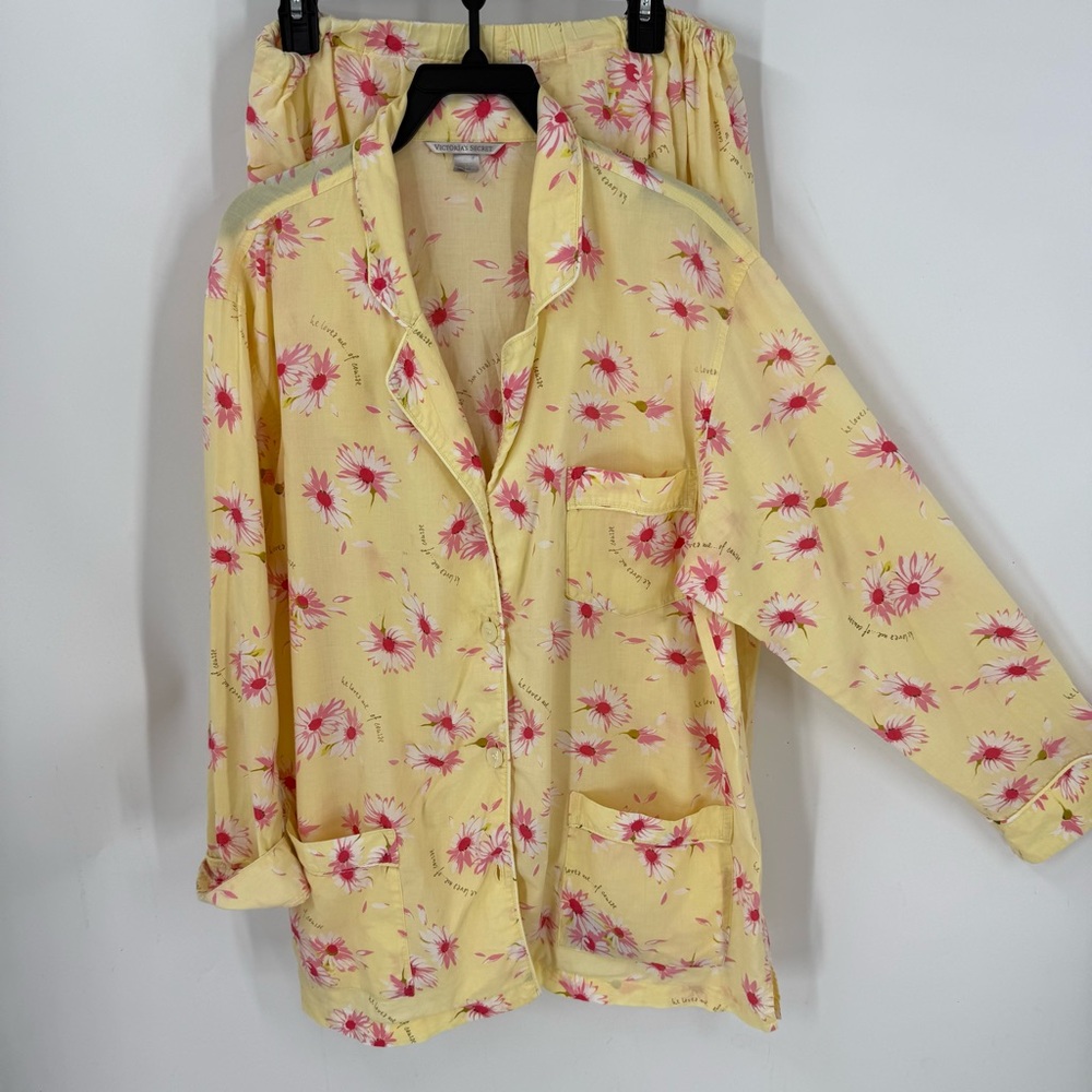 Victoria’s Secret 100% cotton novelty Daisy. He loves me, of course Pajama Set L